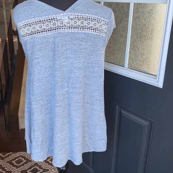 She+Sky Heather Blue White Lace Accent Top - Picture 4 of 6